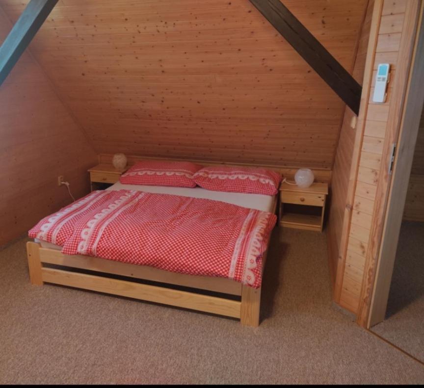 Apartmanova Secanda S Bazenem, U Secske Prehrady Holiday home *